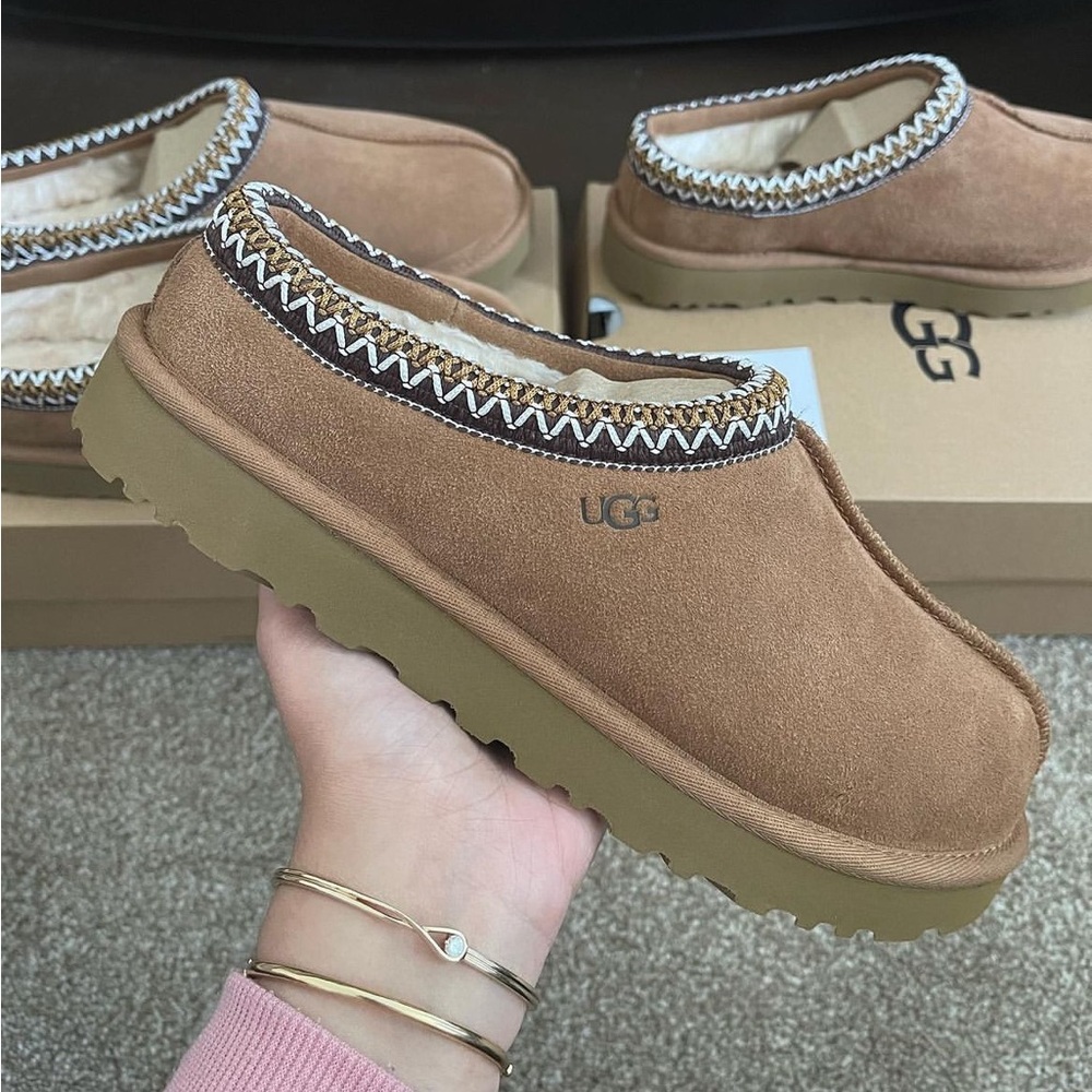 NWT UGG Tasman in Chestnut/Brown Sheepskin Fur Slippers | Fall Closet Staple - Picture 3 of 8
